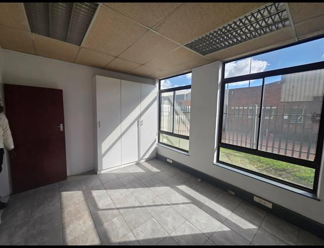 360M² OFFICE TO LET IN ALRODE